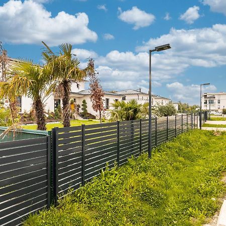King Size Bed - Free Private Parking - Garden & Terrace - 14Min From Disneyland Ферьер-ен-Бри Экстерьер фото