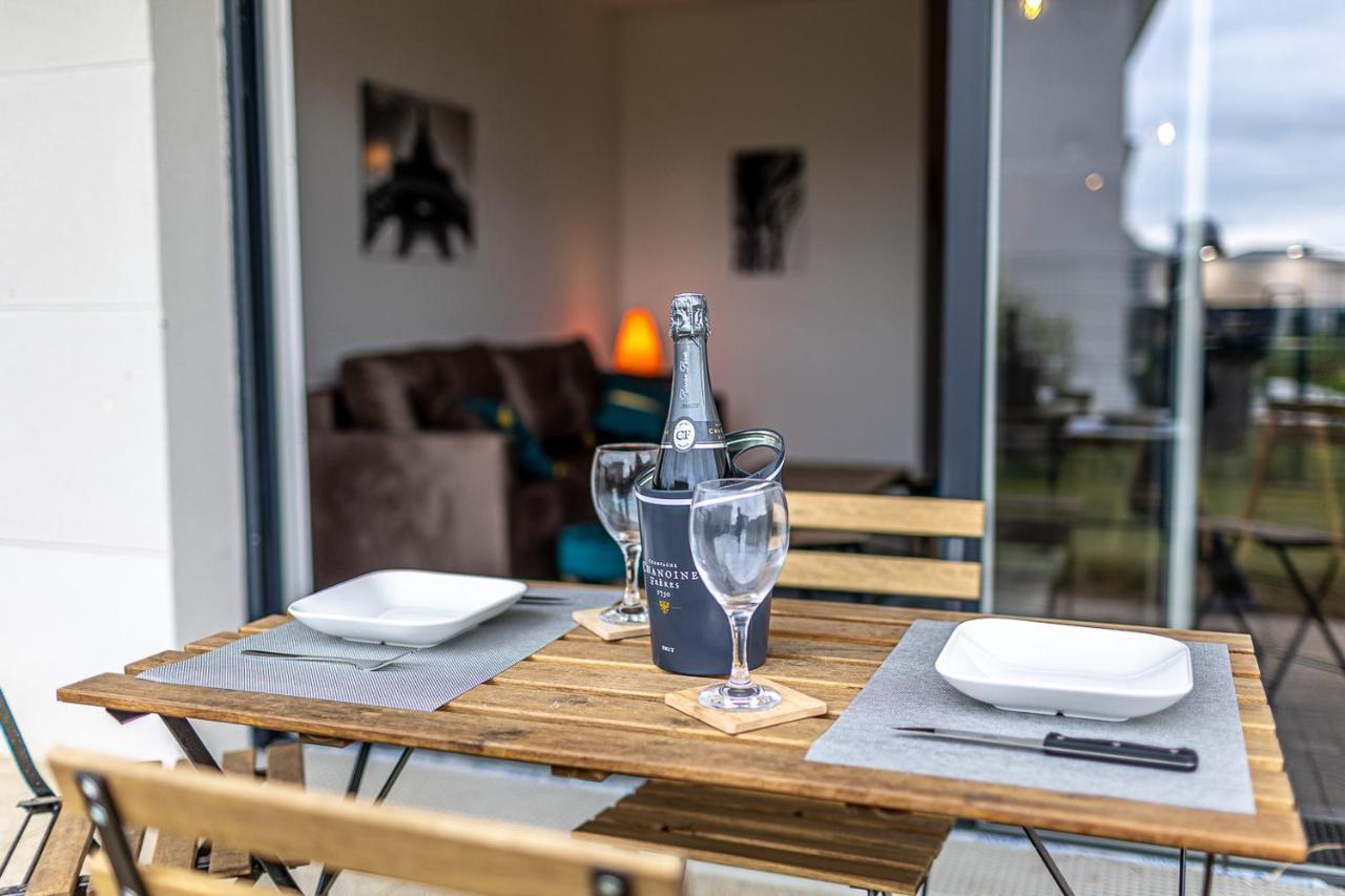 King Size Bed - Free Private Parking - Garden & Terrace - 14Min From Disneyland Ферьер-ен-Бри Экстерьер фото